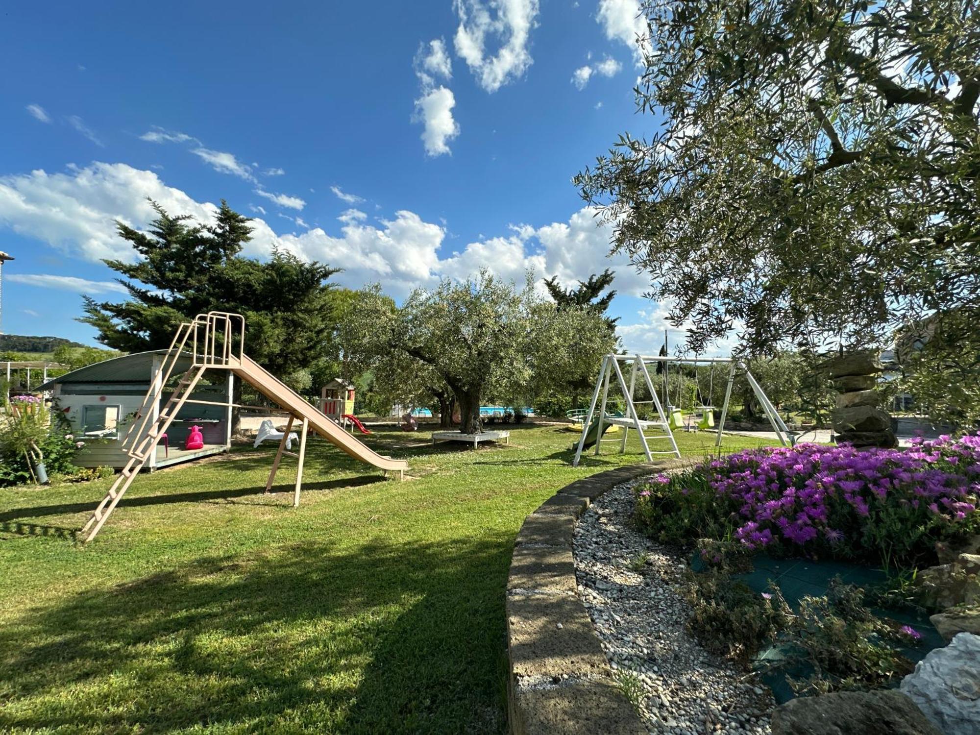 Agriturismo Case Al Sole Loreto Exterior foto